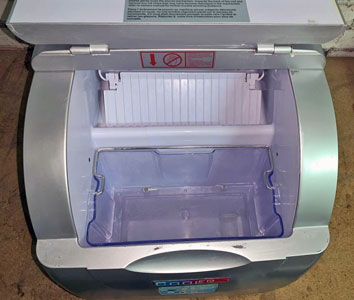 Льодогенератор наливний ZB-15AP