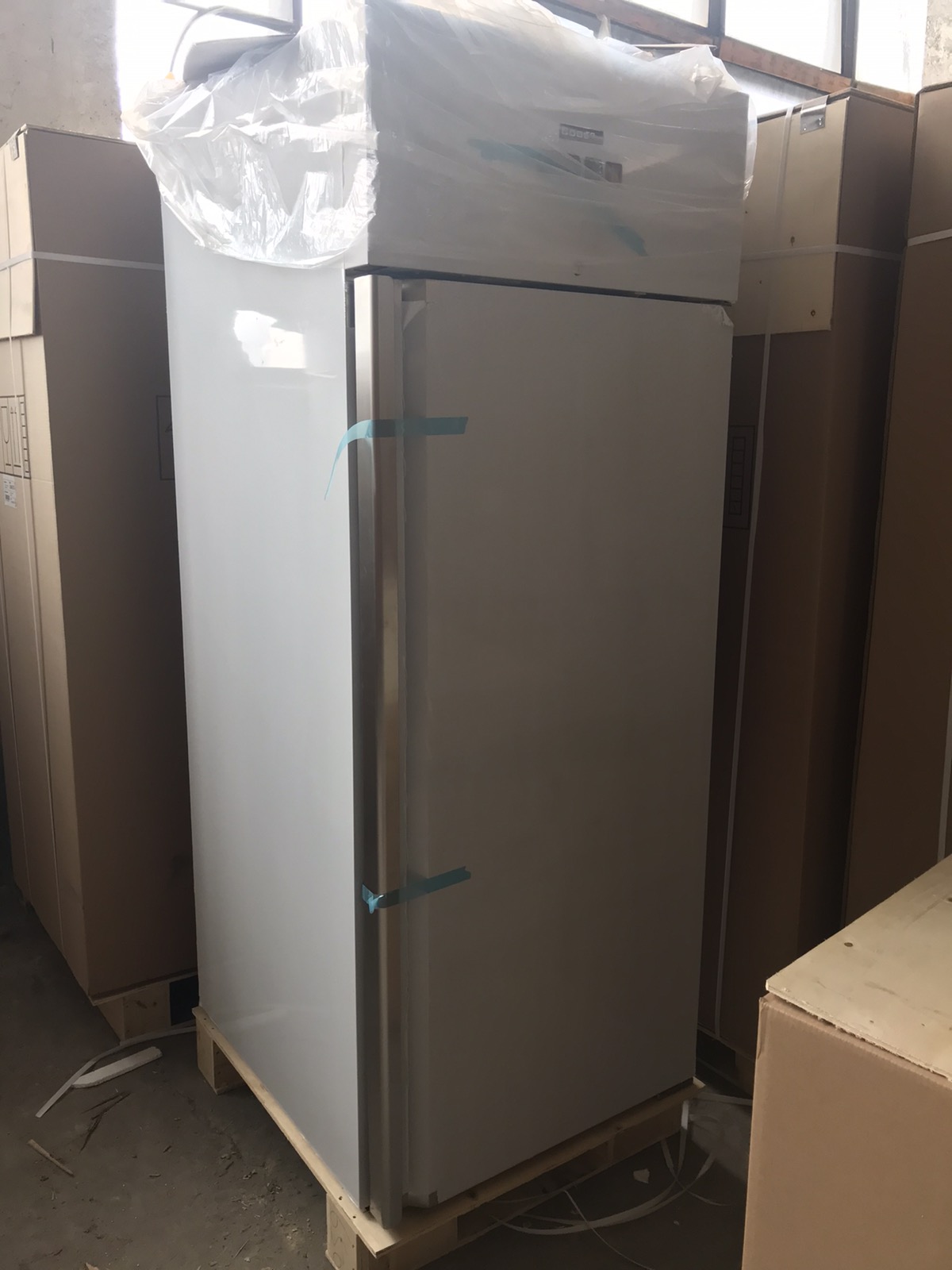 Шафа холодильна COOLEQ GN650BT